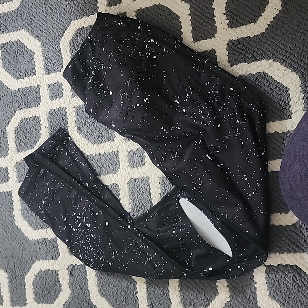 Vull split at knee leggings size M EUC